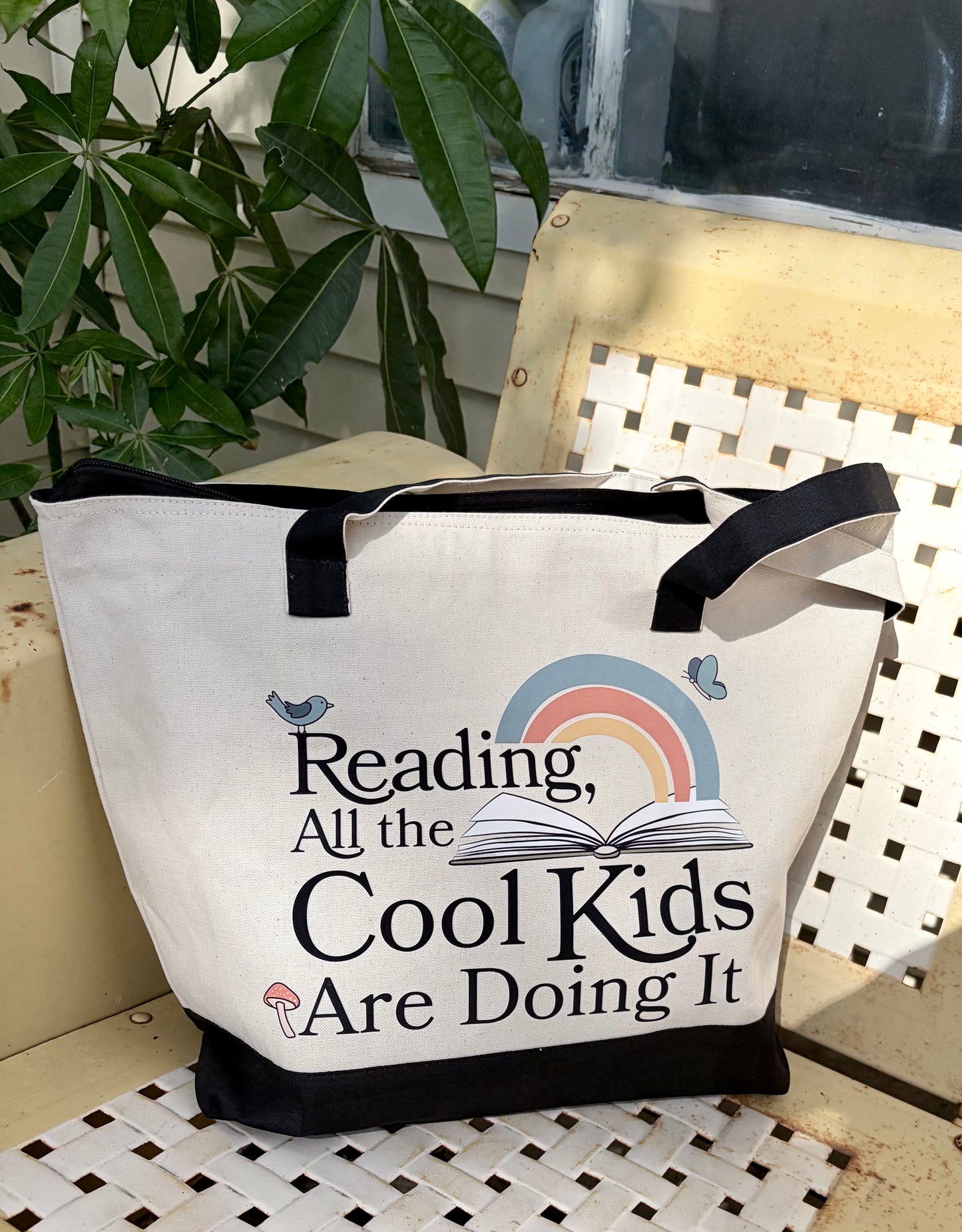All the cool kids read - Tote Bag